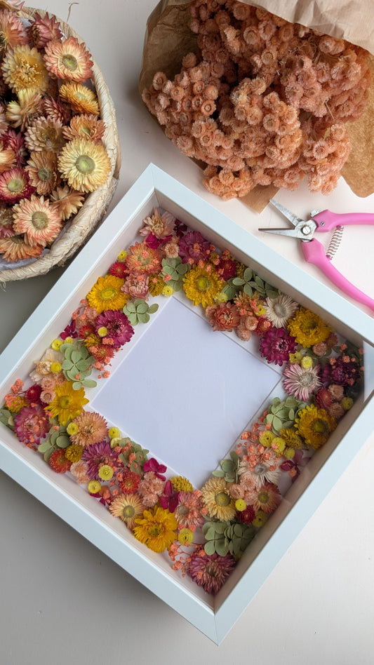 Atelier cadre fleuri en fleurs séchées